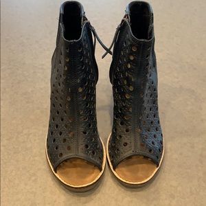 Toms black thick heel shoes